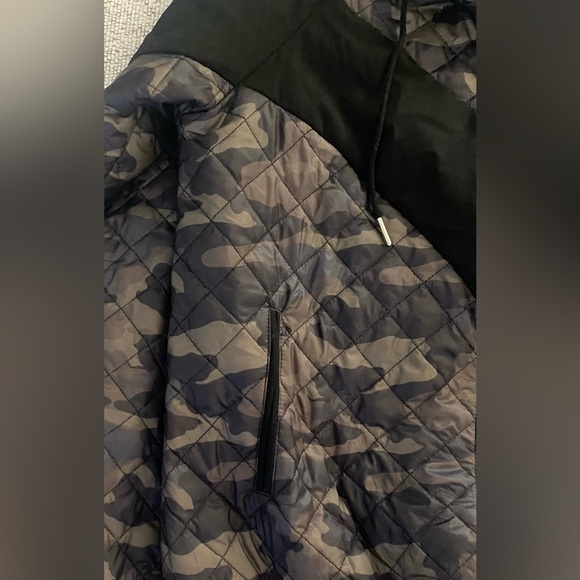 White Birch camouflage and black jacket. - Picture 2 of 7